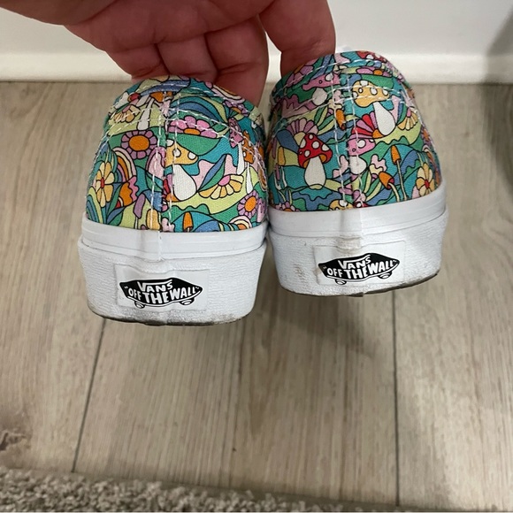 Vans - Picture 3 of 4